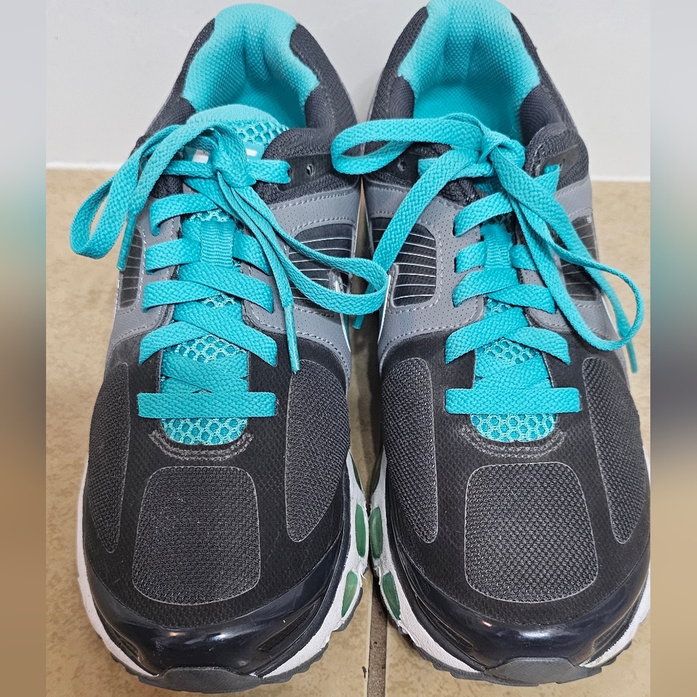 Women's Nike Tailwind Size 8